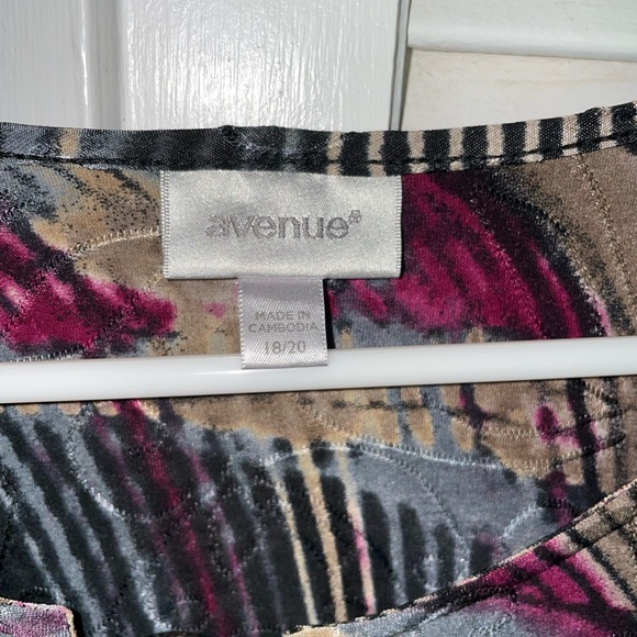 Avenue Multicolor Abstract Long Sleeve with Silver Metal Details - Picture 5 of 5